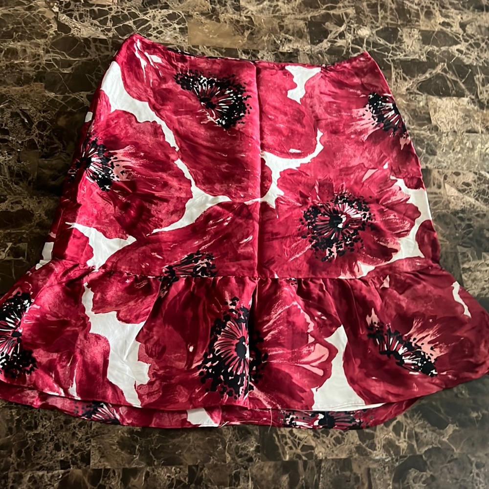A cute, mini skirt with a floral pattern